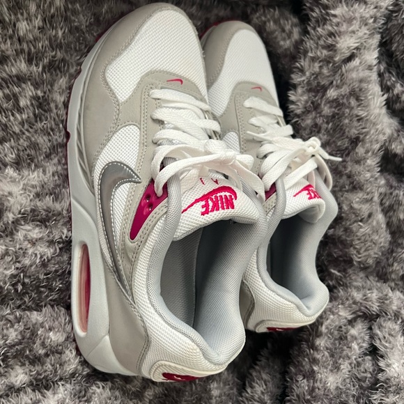 Womens Nike Sneakers - Picture 2 of 4